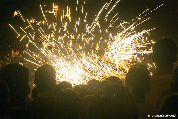 NOCHE DE SAN JUAN NOCHE DE FUEGO RENOVADOR