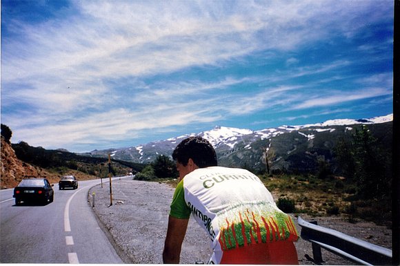 CON LA NIEVE AL FONDO