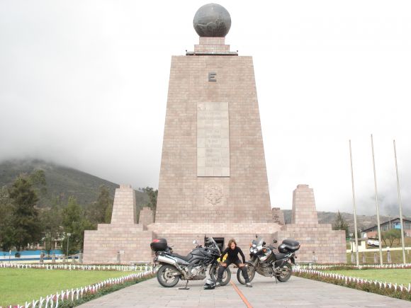 ECUADOR MITAD DEL MUNOD