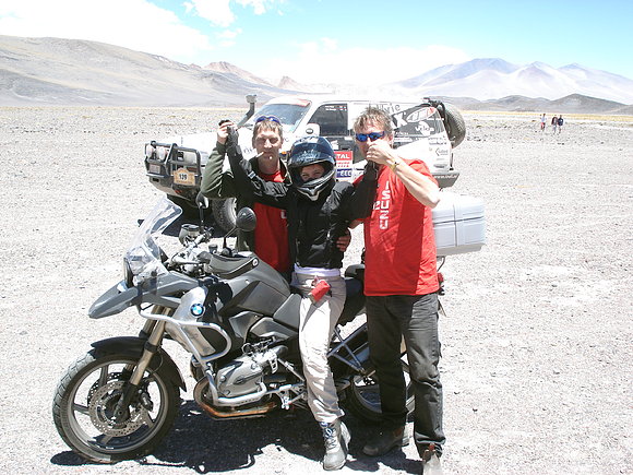 VERO CON PILOTOS DEL DAKAR