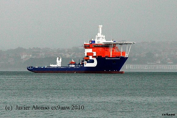 El buque   Burbón  Oceanteam 104
