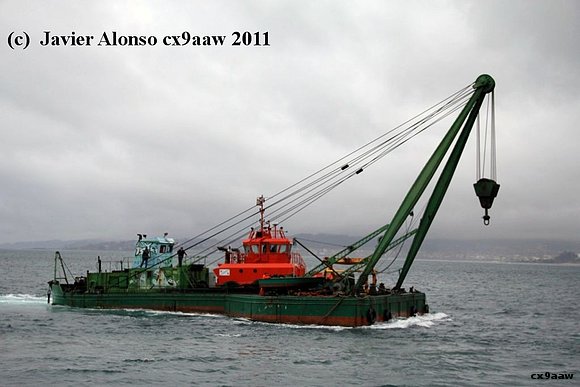 Cabria grua "AVIA" navegando por la Ria de Vigo