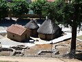 Construcciones p&eacute;treas en la ladera derecha del mo