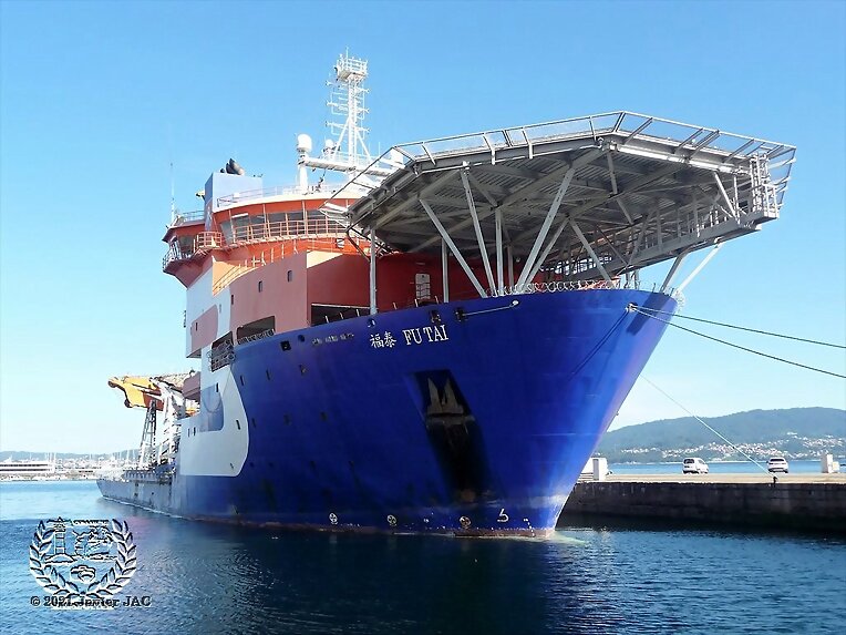 Piratas modernos abordan buques en el mar