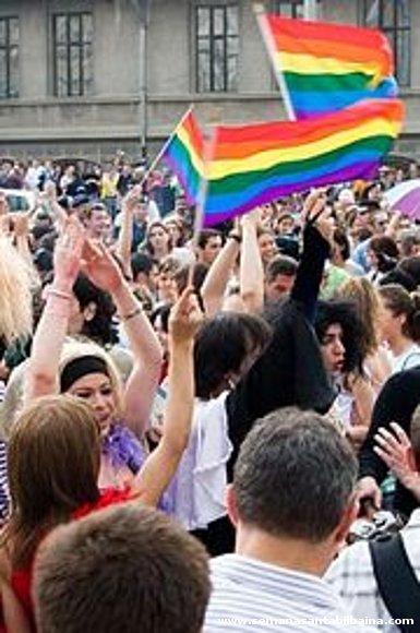 HOMOSEXUALES CONTRA LA ACTUAL SEMANA SANTA