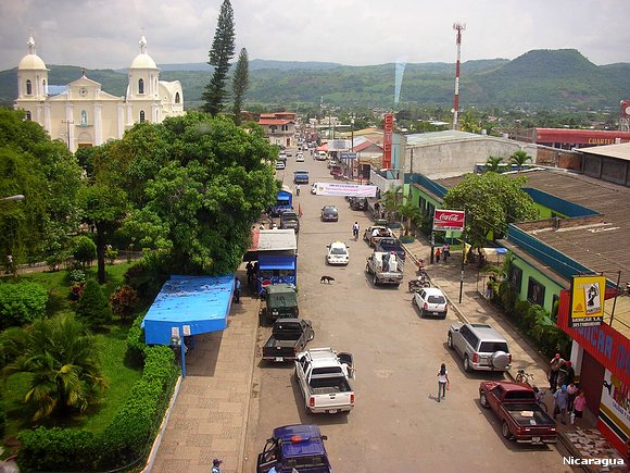 Esteli Catedral y el viejo cine-teatro