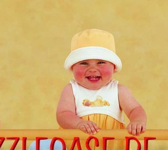 BEBE SONRIENDO...