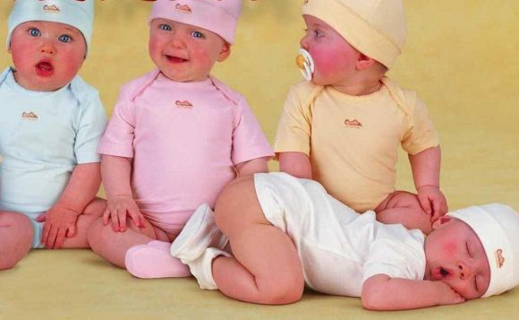 BEBES EN PIJAMA...