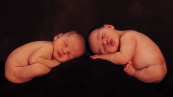 GEMELOS DORMIDOS...
