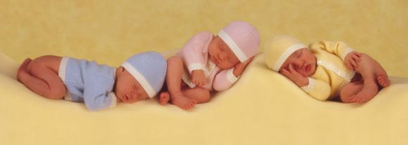 BEBES DORMIDOS EN FILA...