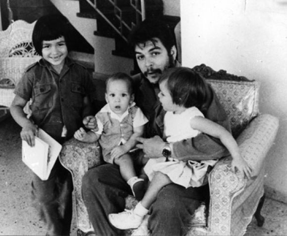 CHE CON SUS HIJOS