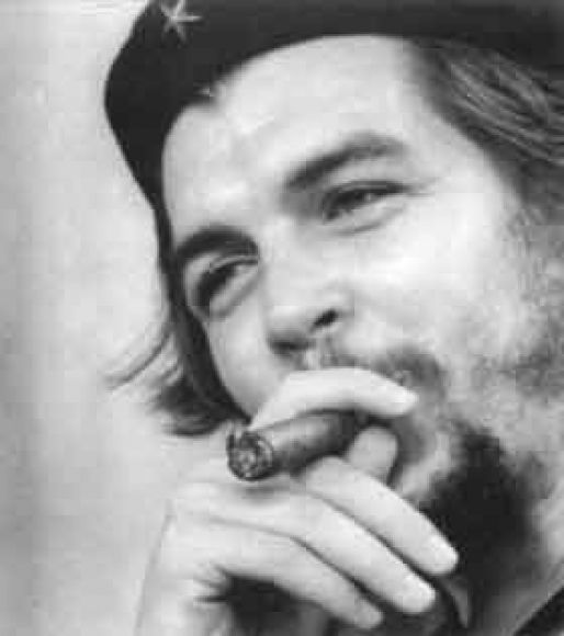 CHE FUMANDO