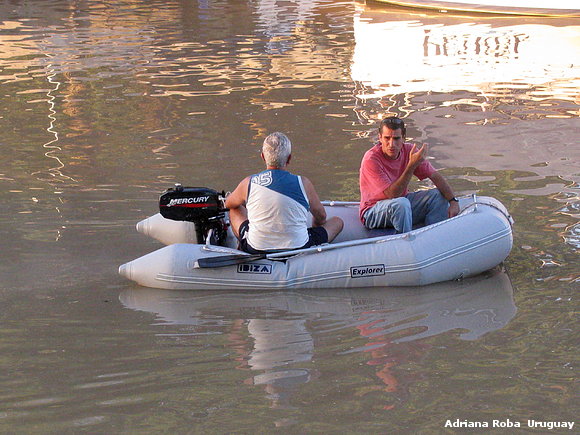 charlando en el rio Uruguay