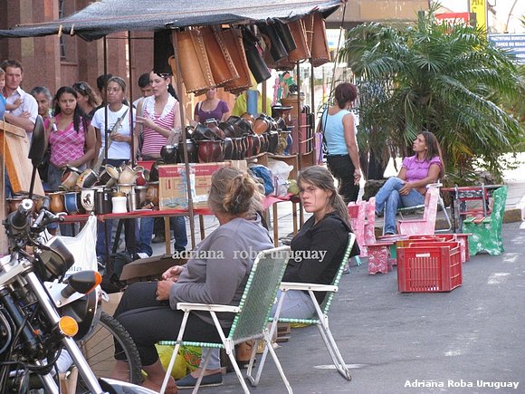 VENDEDORAS AMBULANTES DE MATES  Y MATERAS