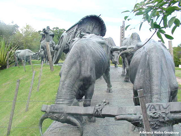 MONUMENTO A LA CARRETA