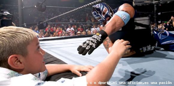 Rey Mysterio & Dominic (su hijo)