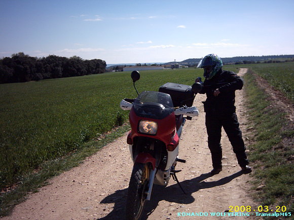 Sonia y mi Transalp Roja