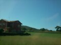 Prado y casa asturiana