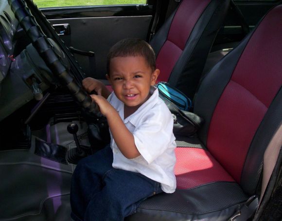Mi hijo Samir en el Suzuki samurai