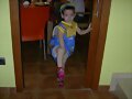 mec&aacute;nico con zapatos de lentejuelas