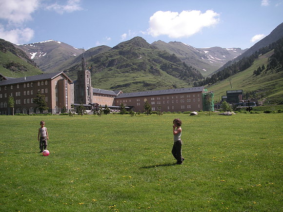 Junio y aun quedan restos de la nieve.....