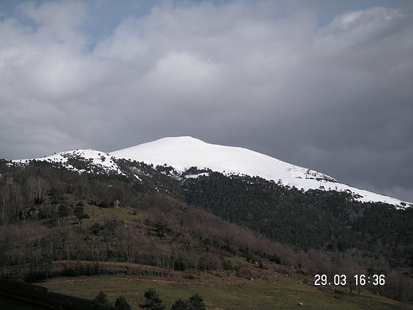 El Taga y con las últimas nieves de la temporada.