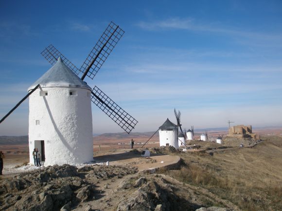 En Consuegra, con el castillo al fondo