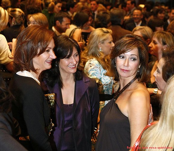 ana rosa quintana elegante en una fiesta
