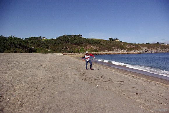 En la playa de Navia