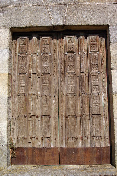 Hermosa puerta tallada