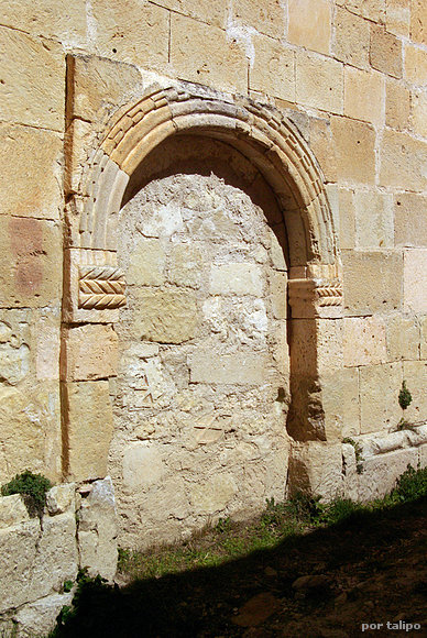 Antigua portada de San Frutos, Segovia