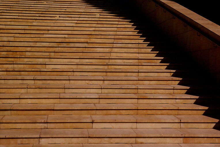 Escalera de oro[s]