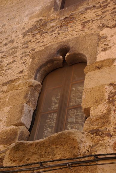 Ventana en Palau-Sator