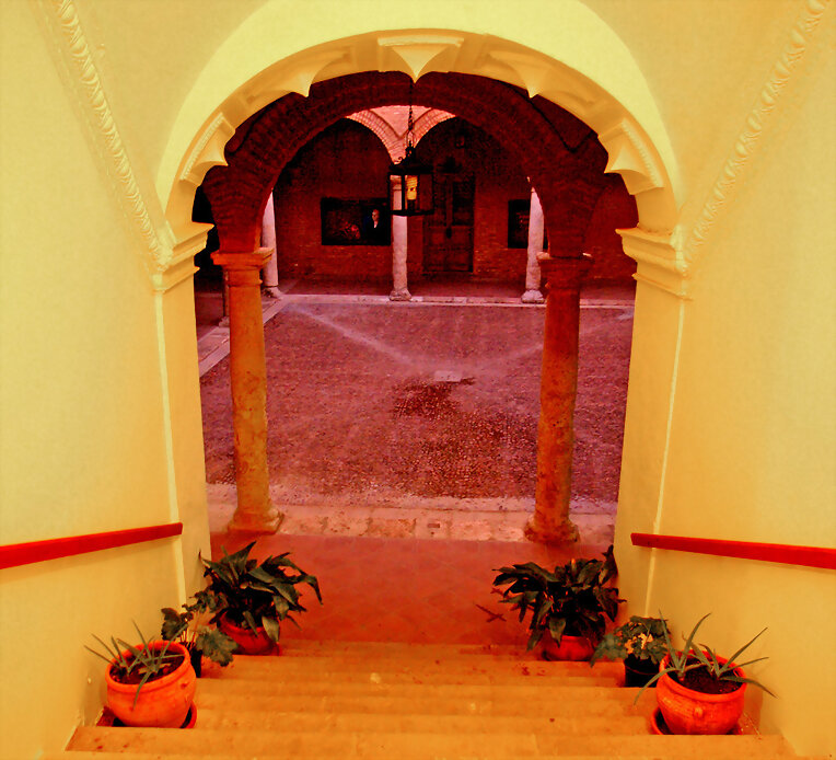 Escaleras al patio