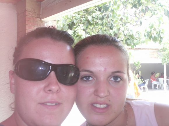 MI ALEMANEJA AND MY SISTER