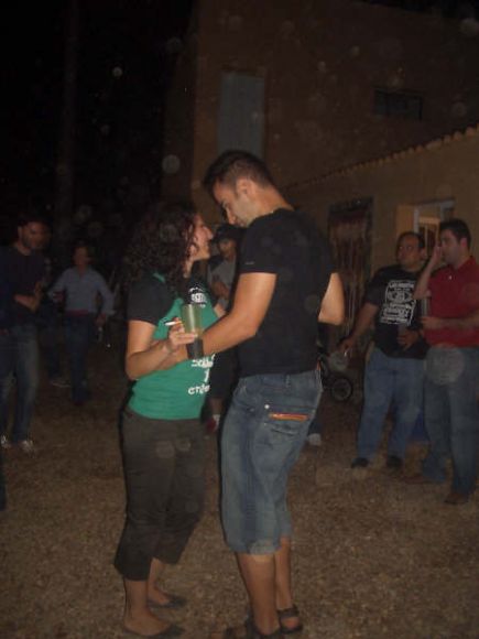 Los novios, seduciéndose...