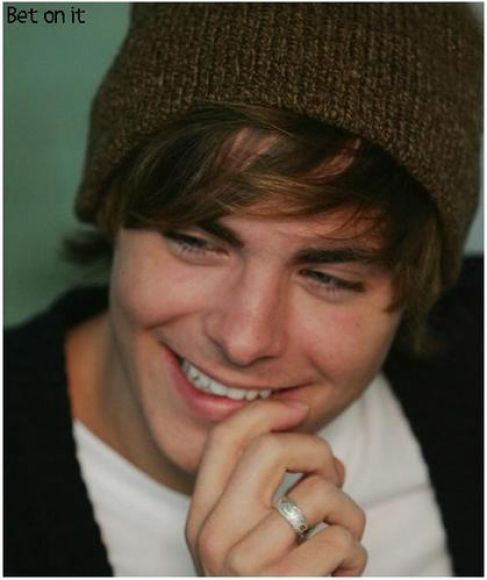 Zacarron Efron, el tiarron bueno xD