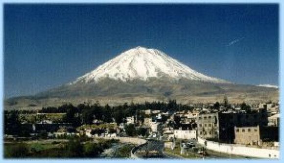 CIUDAD DE AREQUIPA Y VOLCAN MISTI (PERU)