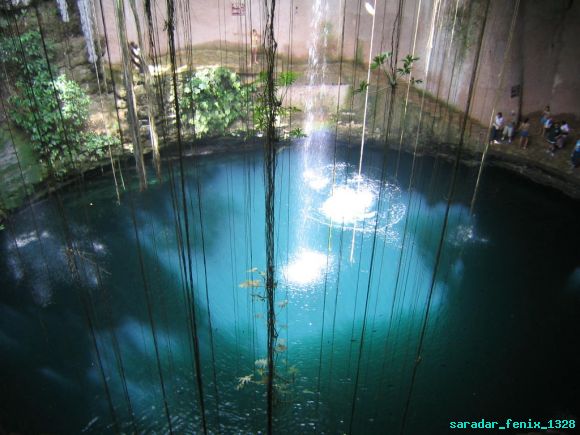 es te es un cenote de la ciudad estan padres