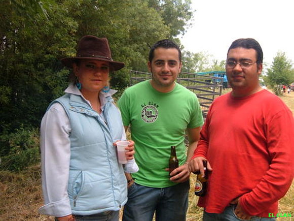 DE COLEGUEO SIN SOLTAR LA BEBIDA (ROMERIA)