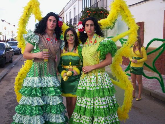 LOS CHICHOS Y SARA SALAZAR