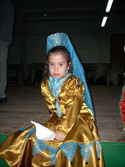QUE BUEN POSE TIENES ROSANA, UN BESITO PARA TI