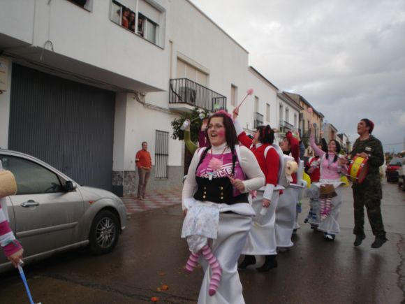 LAS JOYIS PASANDO POR LA PUERTA DE MI CASA