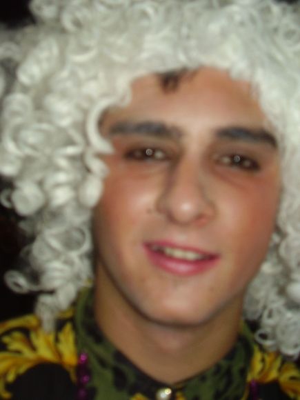 AKY OS PRESENTO AL DESKARGA.........