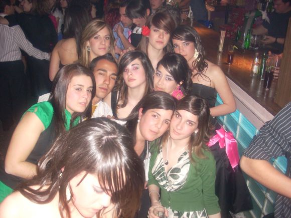 AKY TENEMOS A TODAS LAS TEKES