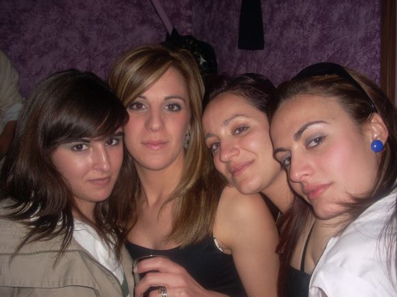 BELEN, SANDRA, ROCIO Y MONIKA. UN BESAZO PA LAS 4