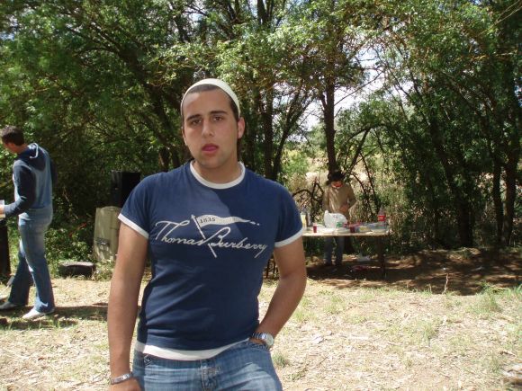 AKY ESTA JULITRO CON SUS POSES DE PASOTA