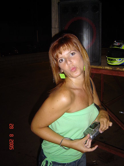 MADRE MIA QUE BESAZO....................UMMMMM....
