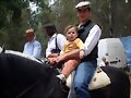 NOELIA Y JAVIER MONTADOS A CABALLO
