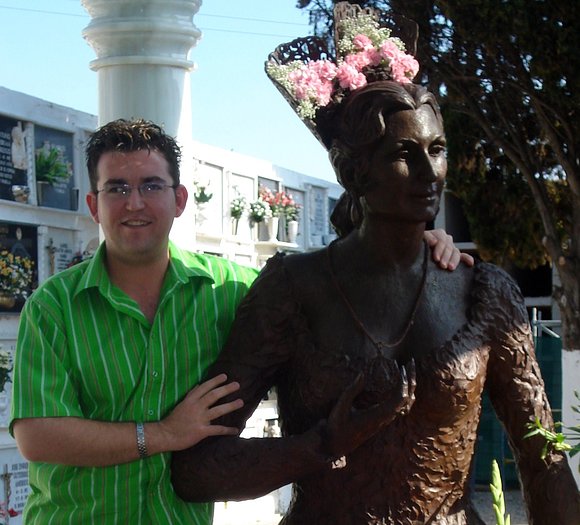 AKY ESTOY, EN EL MAUSULEO DE ROCIO JURADO